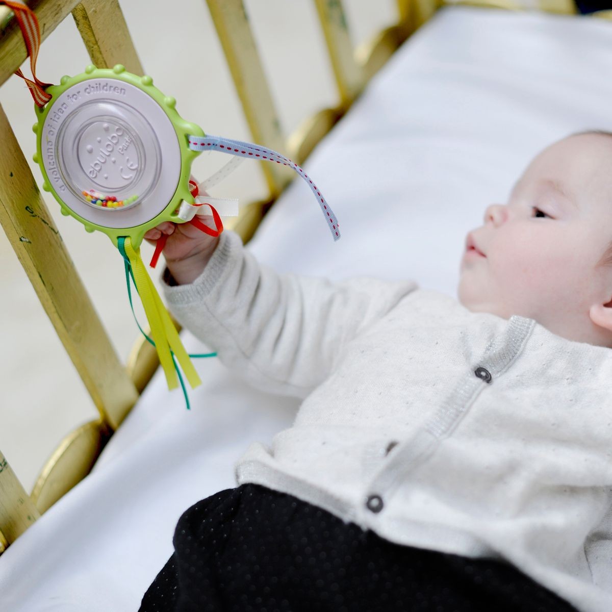 Ebulobo Gryzak Literka "S" z grzechotką i metkami od urodzenia