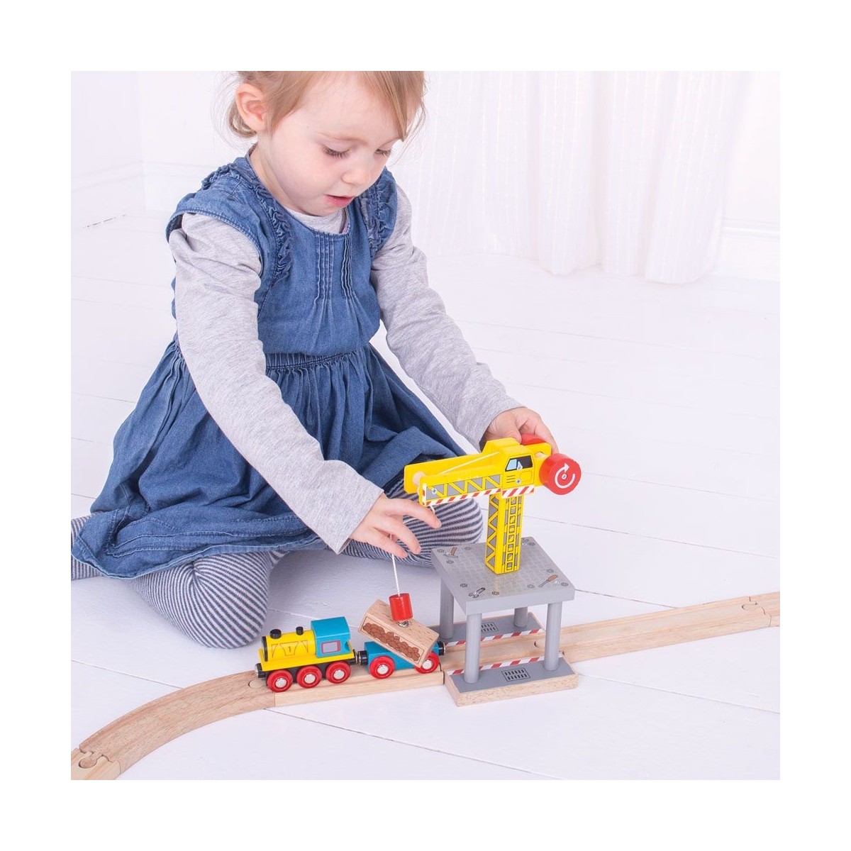 Duzy zólty dzwig do kolejek drewnianych, Bigjigs