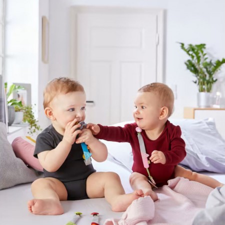 Haba Łańcuszek do smoczka Czerwony Osiołek dla niemowląt