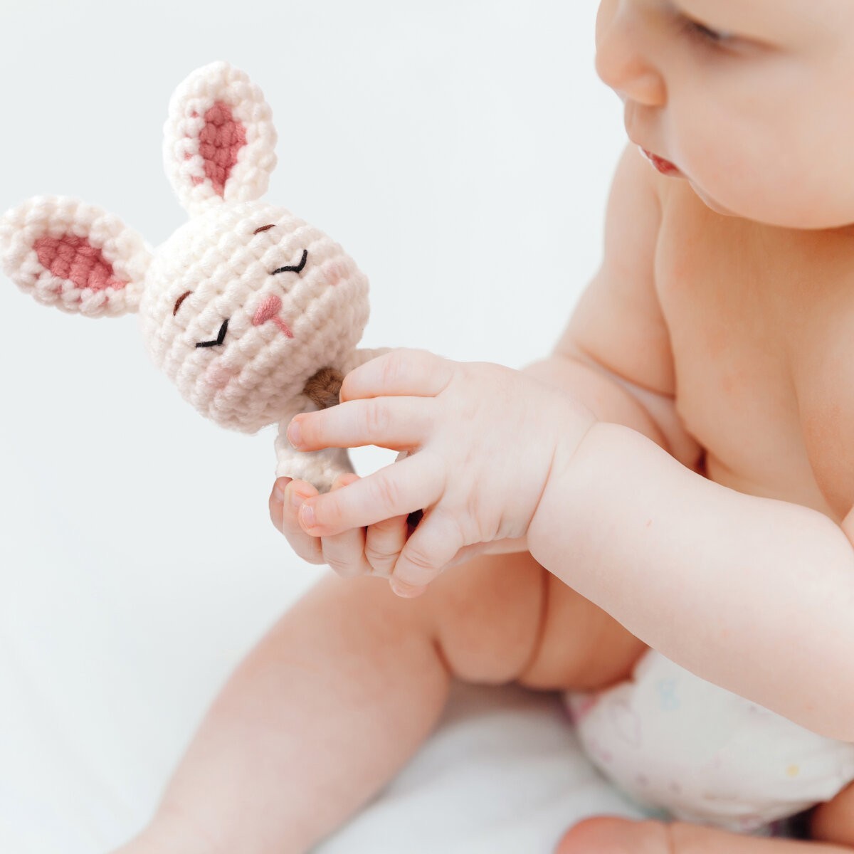 Zestaw do szydełkowania grzechotki z króliczkiem, Graine Creative