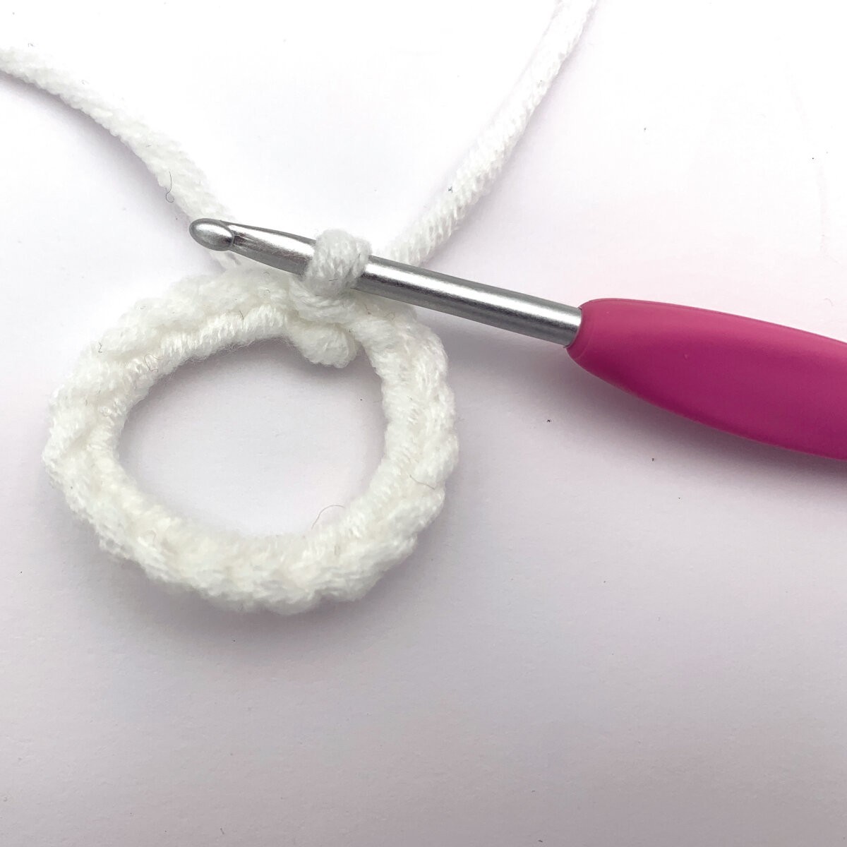 Zestaw do szydełkowania grzechotki z króliczkiem, Graine Creative