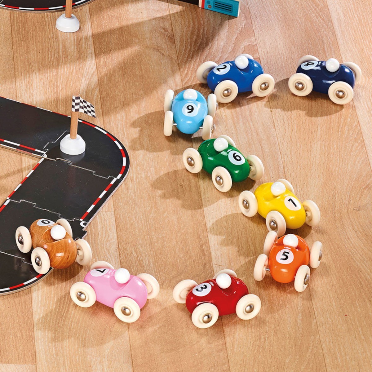 Vilac Samochodzik drewniany zielony numer "6" dla dzieci +18m