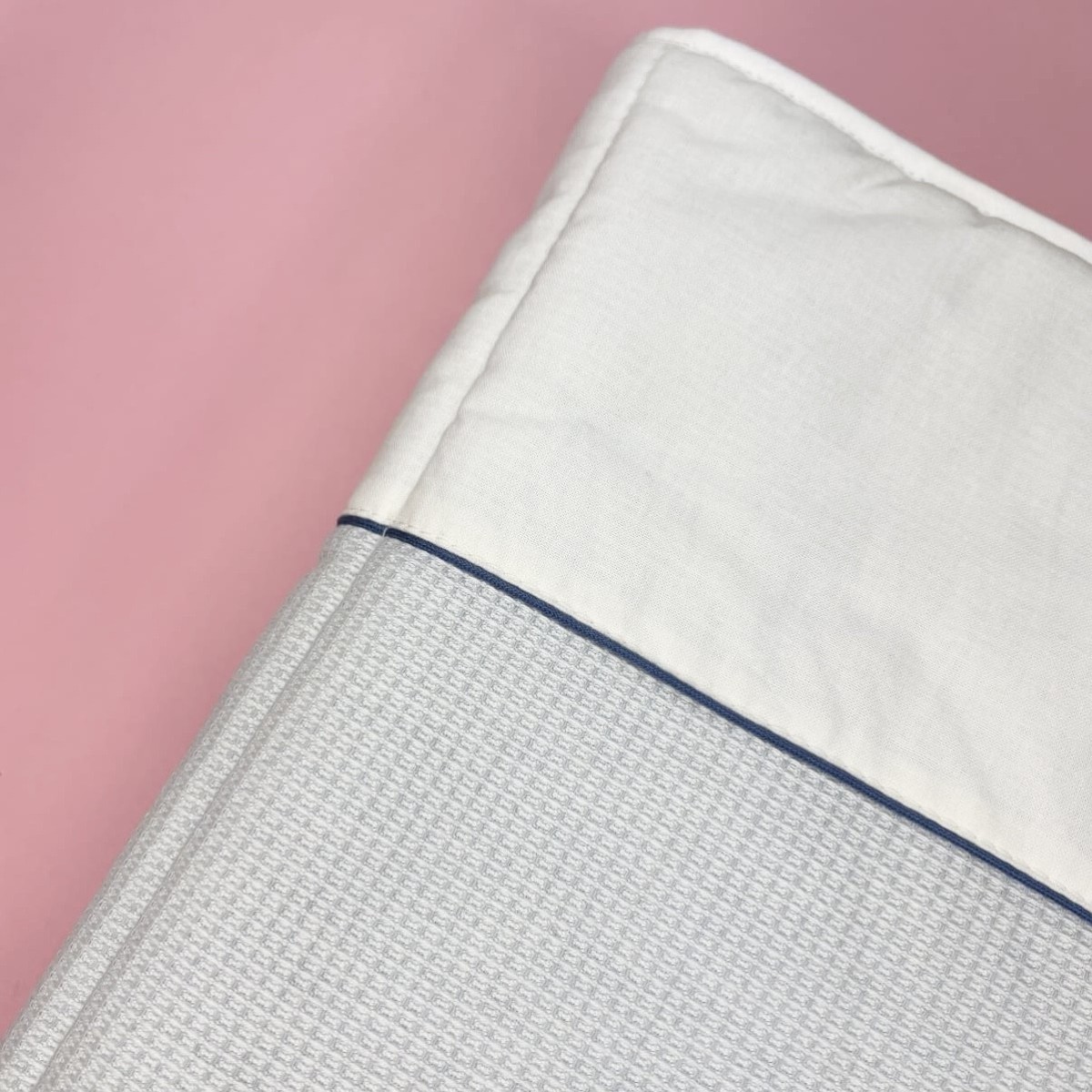 Ochraniacz na szczebelki do łóżeczka Królik błękitny | Dadum Kraków