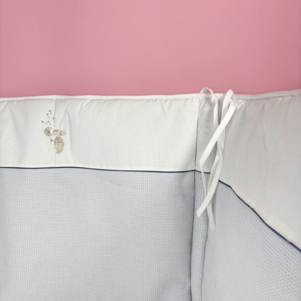 Ochraniacz na szczebelki do łóżeczka Królik błękitny | Dadum Kraków