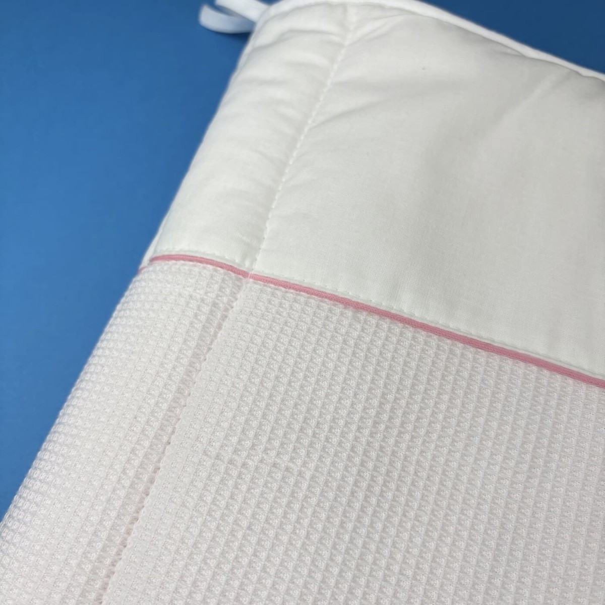 Ochraniacz na szczebelki do łóżeczka Królik różowy | Dadum Kraków