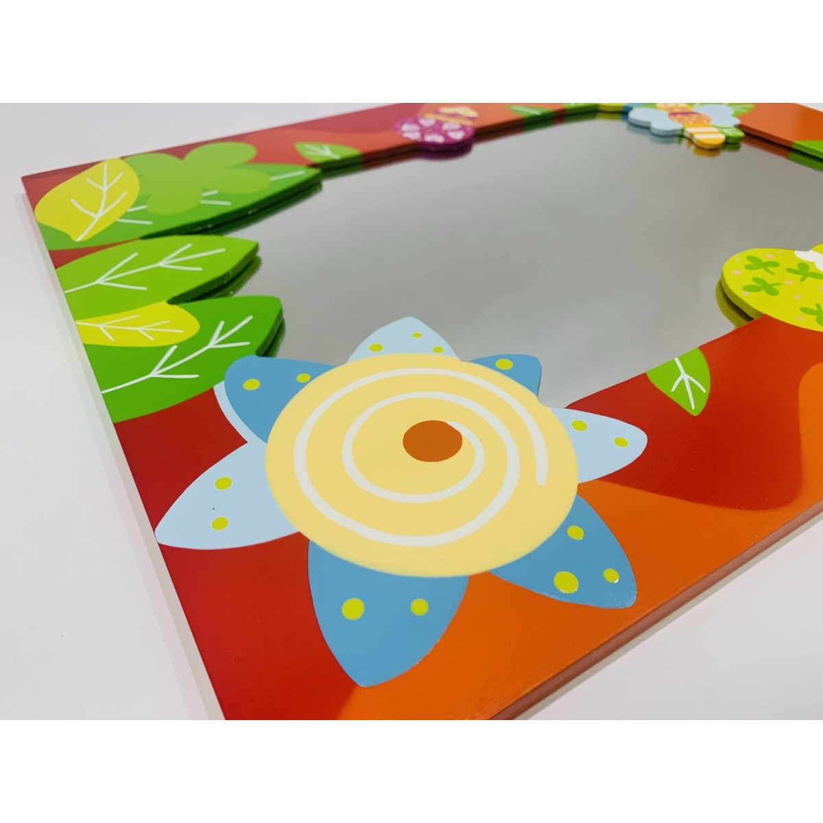 Lustro do pokoju dziecięcego Biedronki z drewnianą ramą | Dadum Kraków