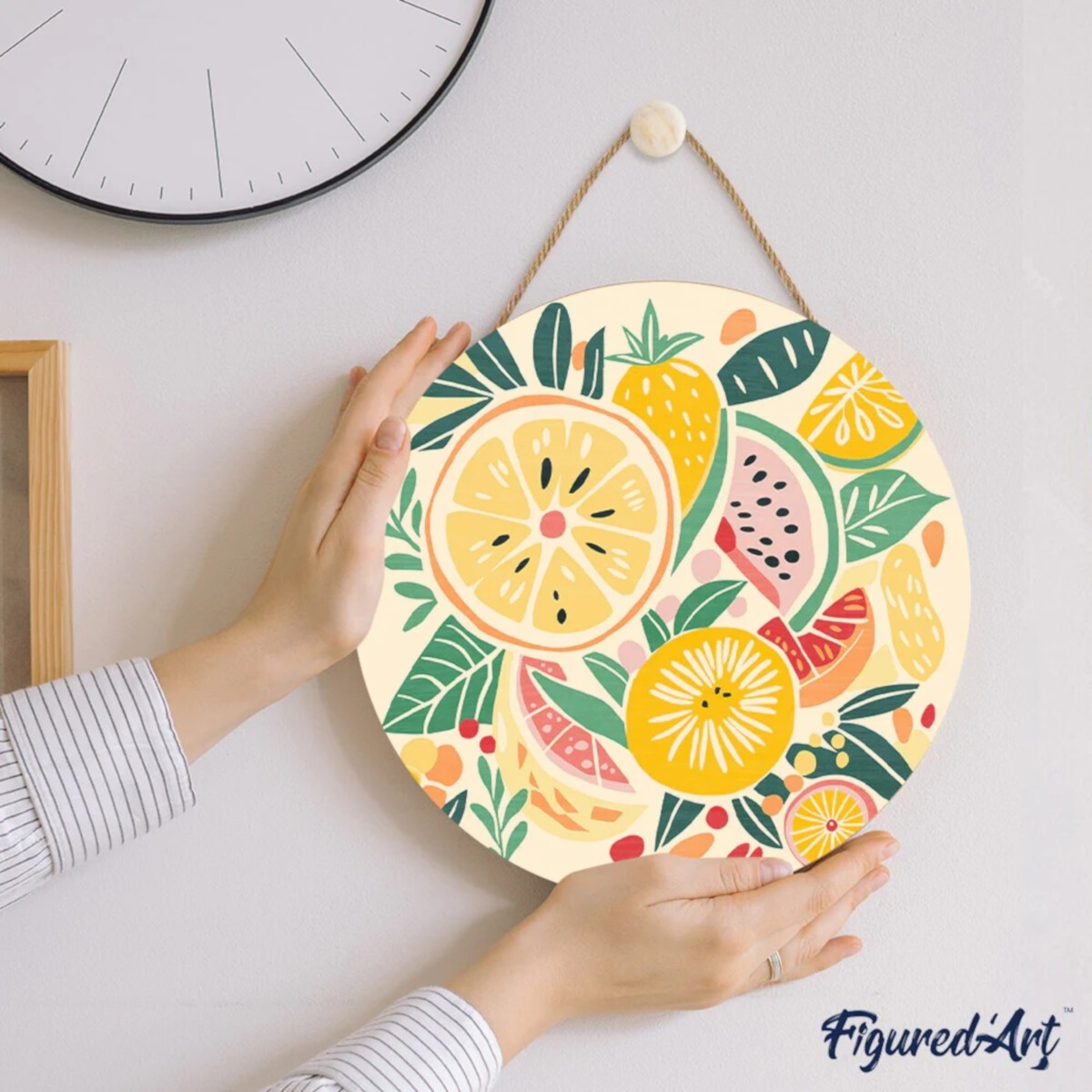 Malowanie po numerach na drewnianej płycie -