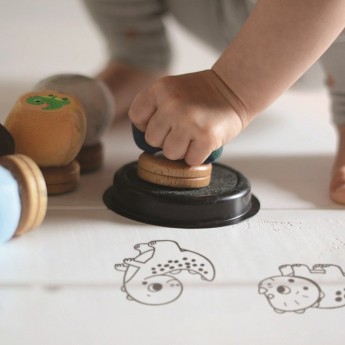 Duże drewniane stemple z pluszową rączką – Dinozaury, 5 szt., 18m+ Crea Lign'