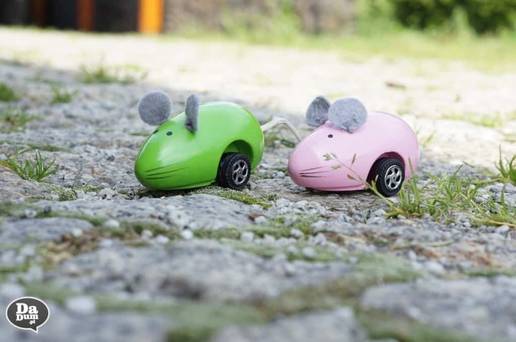 uciekające myszki vilac 2053 w ogrodzie