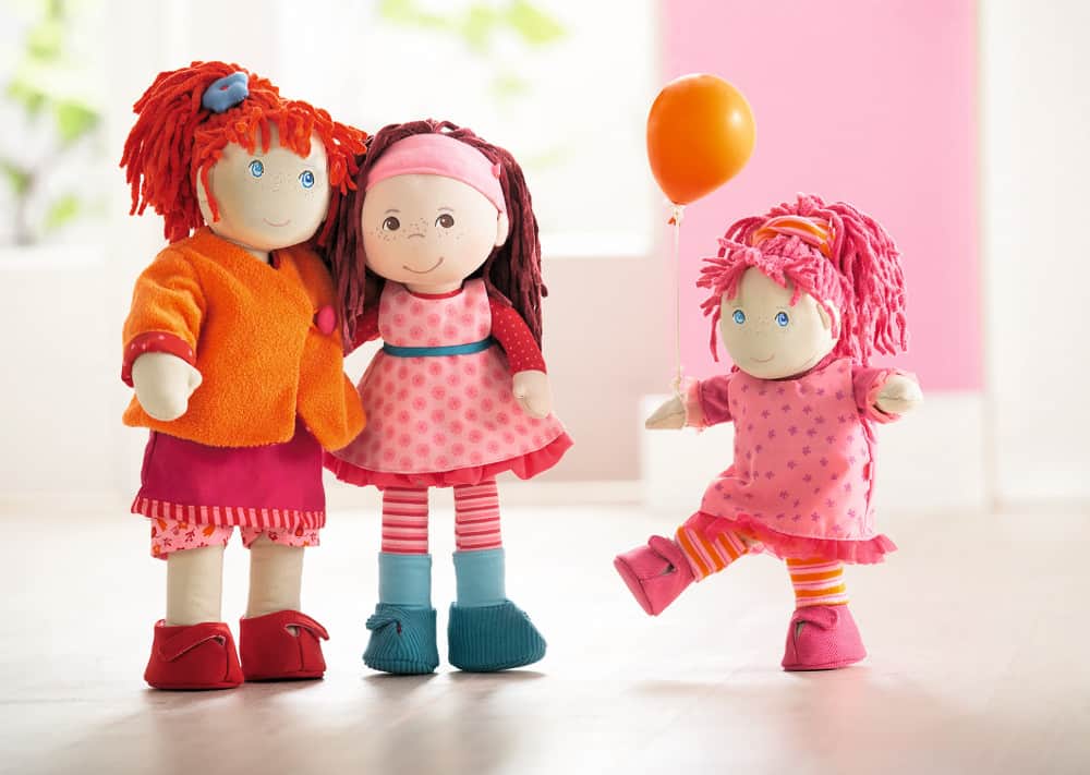 Trzy lalki szmaciane Haba: Lotta, Clara i Lilli z balonikiem.